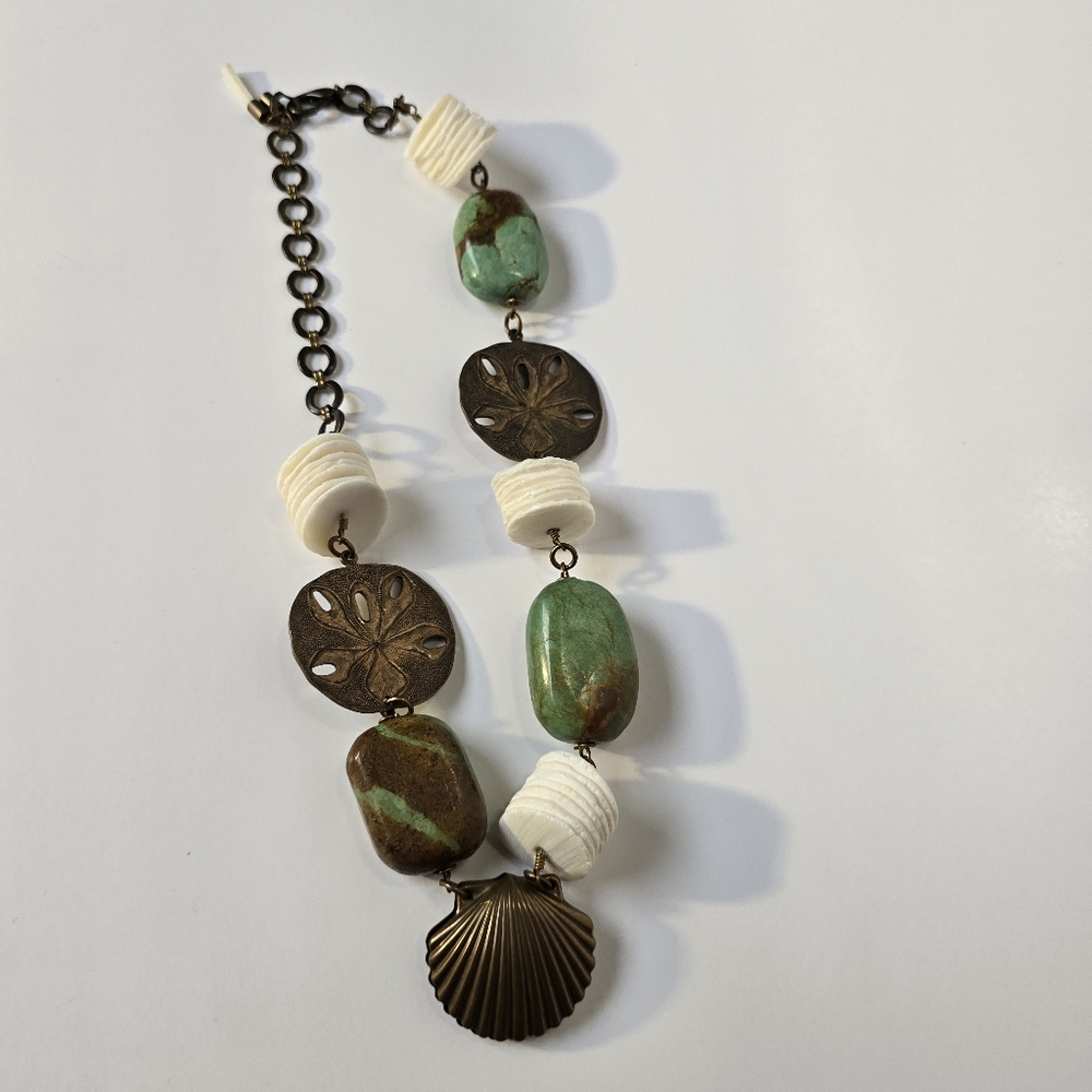 Necklace with marine motifs of turquoise, shells and copper ornaments